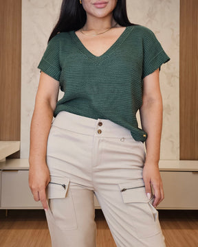 Calça Feminina Cargo em Alfaiataria com Bolsos e Zíper – Modelo Amanda