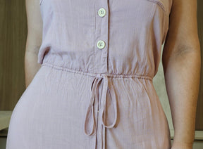 Vestido rosé longo com botões frontais e elástico na cintura