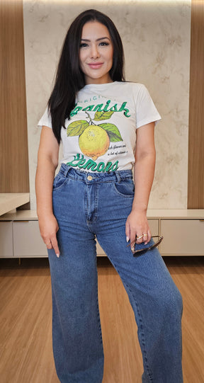 Calça jeans feminina wide leg de cintura alta e lavagem atemporal