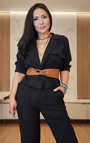 Conjunto feminino preto de calça e casaco em alfaiataria - elegante e despojado