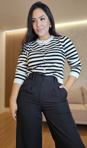 Calça Pantalona feminina preta em Alfaiataria com cintura alta, passantes e bolsos