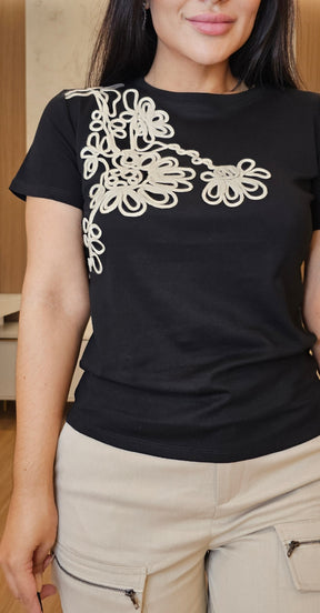 Blusa Feminina Preta Algodão com Elastano e Bordado em Corda – Moderna e Versátil