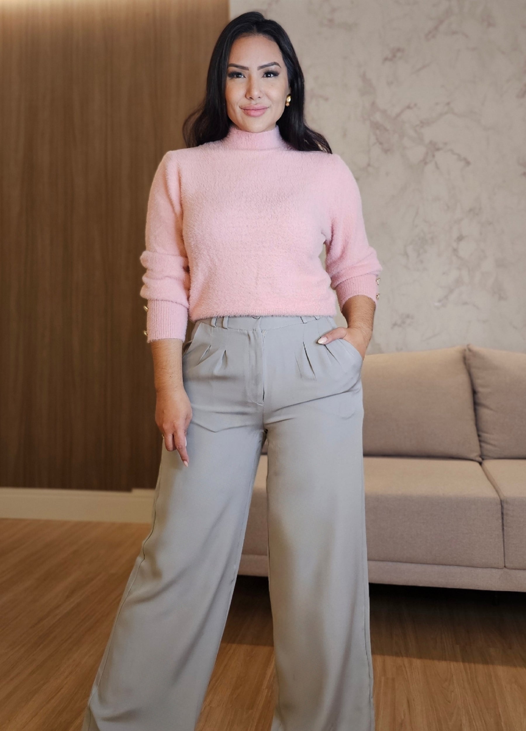 Blusa Feminina de Tricô Fofinho Rosa com Botões Elegantes no Punho – Conforto e Sofisticação