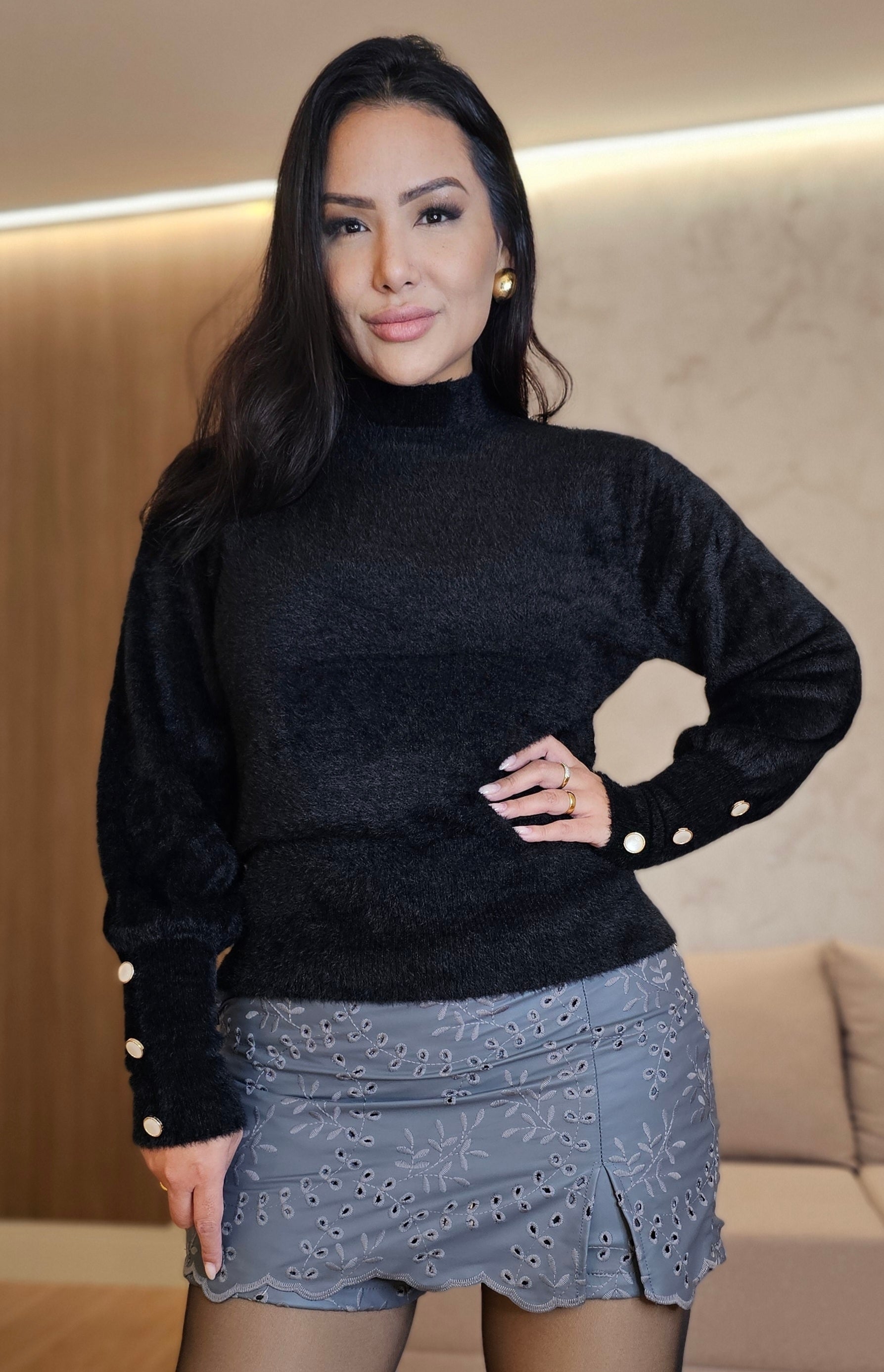 Short Saia Feminino em Couro Sintético Bordado – Elegância e Modernidade no Look