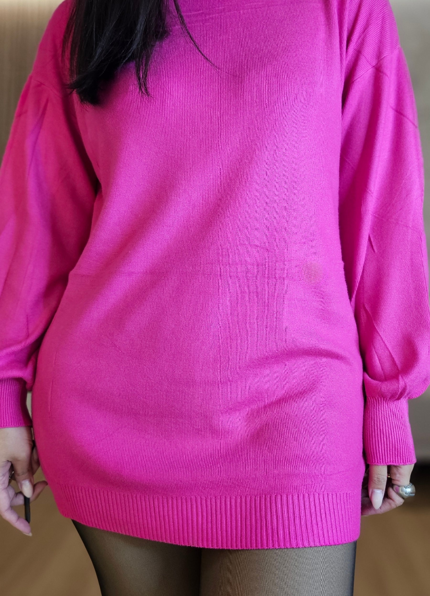 Blusa Feminina Gola Alta Pink – Modelagem Versátil com Manga Bufante e Estilo Elegante