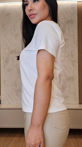 Blusa Feminina Branca, Algodão com Elastano e Bordado em Corda – Moderna e Versátil
